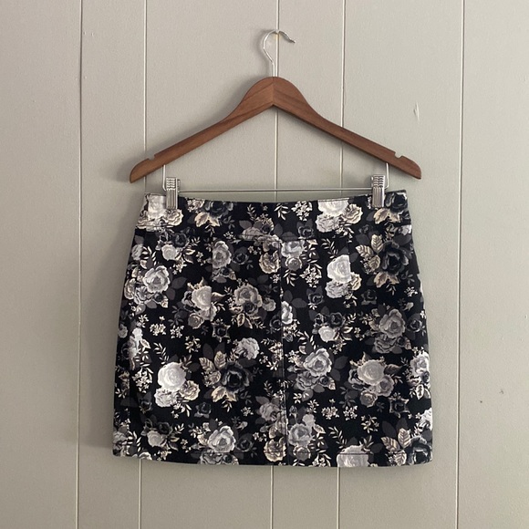 H&M Divided floral denim skirt with full zipper size 10 - Picture 2 of 7